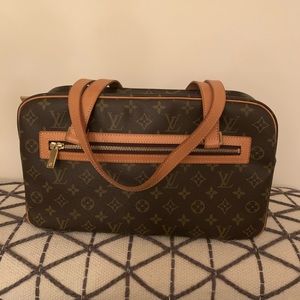 ❤️Authentic Louie Vuitton Shoulder Bag❤️